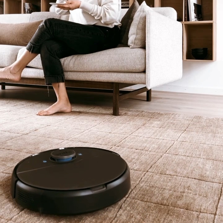 Robot-vacuum-cleaners_Innobot_RVCD-4000SL_Environment_Carpet