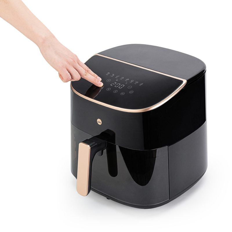 Air-Fryer_Daulfry-8L-Split_AFD-80SPLIT_Angled_Female-Hand