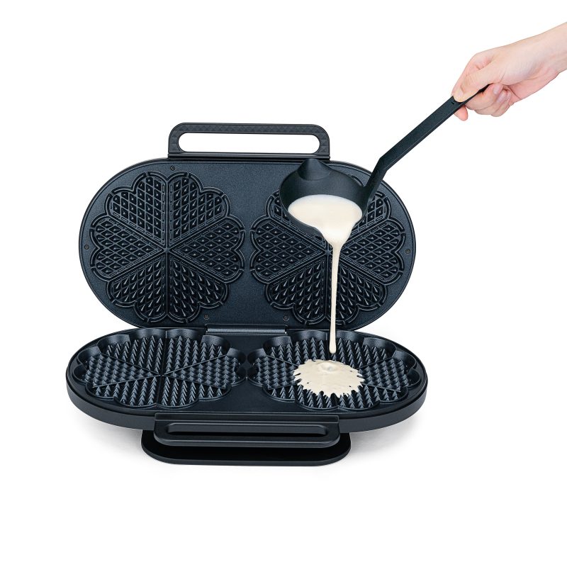 Waffle-Iron_WM6DB-220_Front_Butter-Pouring